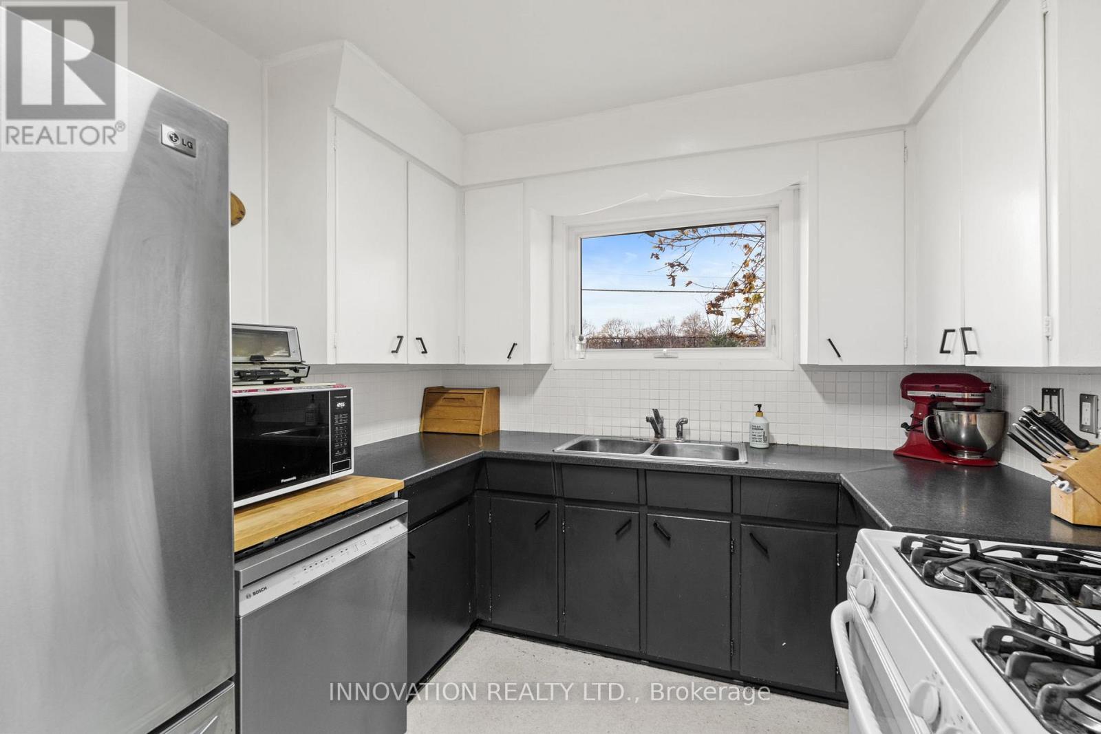 542 Wolffdale Crescent, Ottawa, ON - Indoor Photo Showing Kitchen With Double Sink