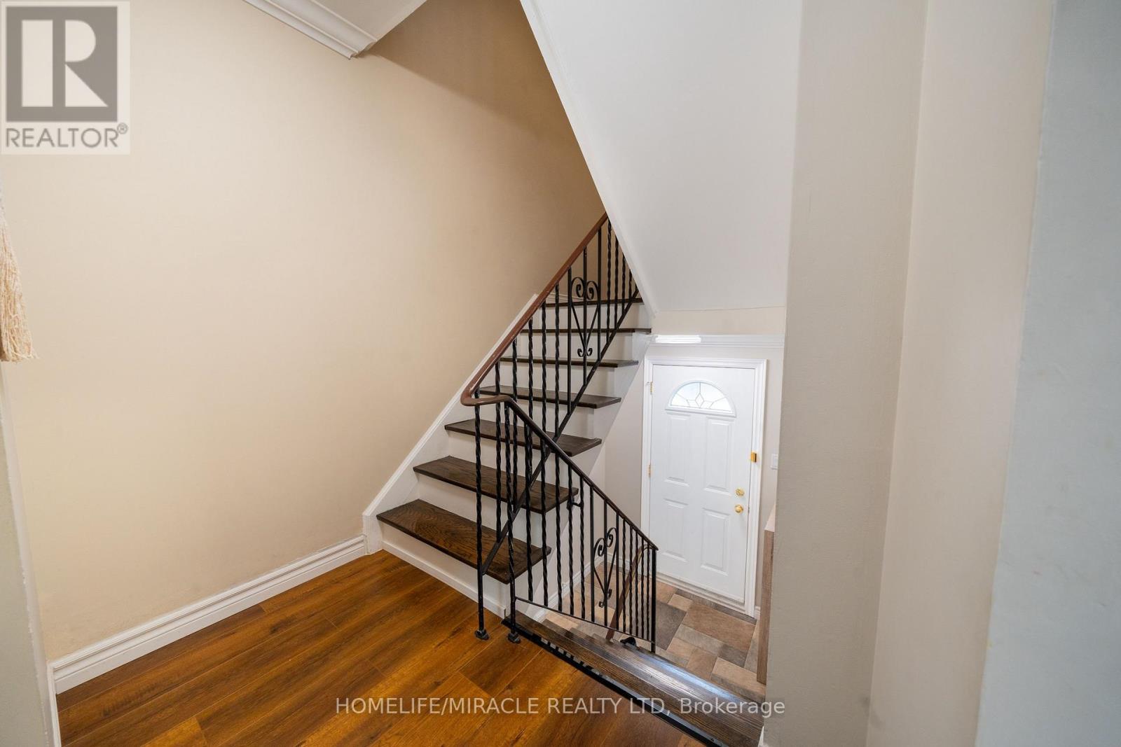 1548 Westminster Place, Burlington, ON - Indoor Photo Showing Other Room