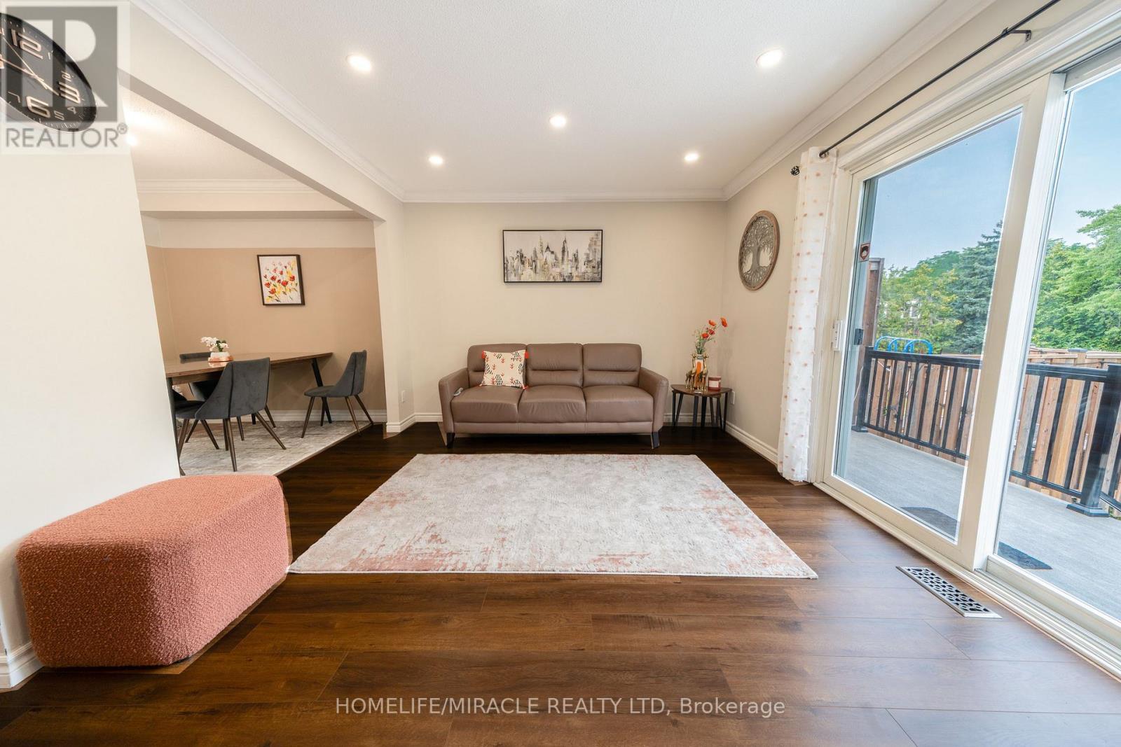 1548 Westminster Place, Burlington, ON - Indoor Photo Showing Other Room