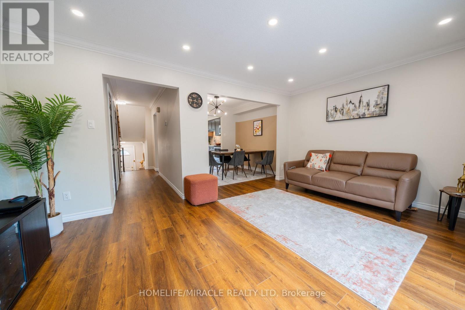 1548 Westminster Place, Burlington, ON - Indoor Photo Showing Living Room