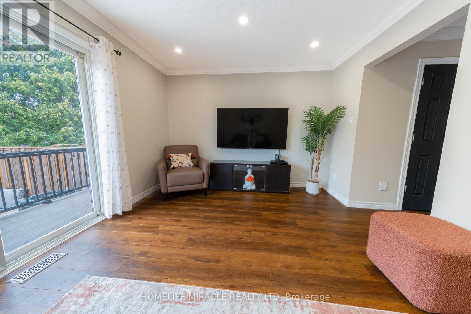 1548 Westminster Place, Burlington, ON - Indoor Photo Showing Other Room