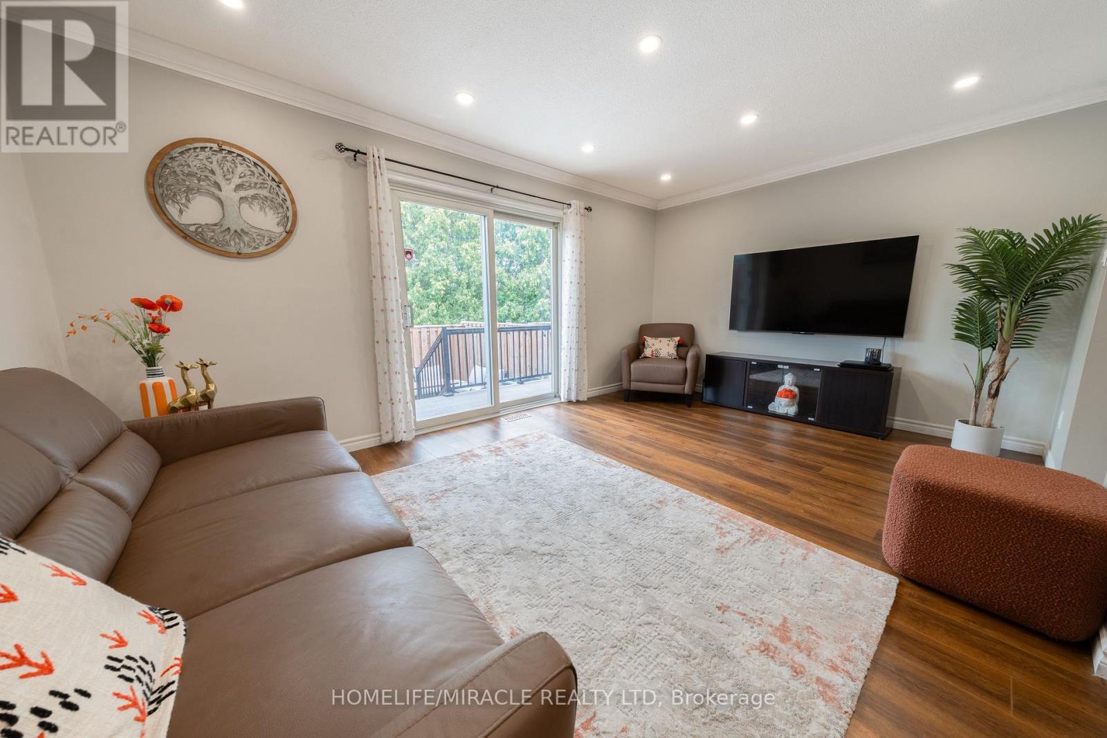 1548 Westminster Place, Burlington, ON - Indoor Photo Showing Living Room