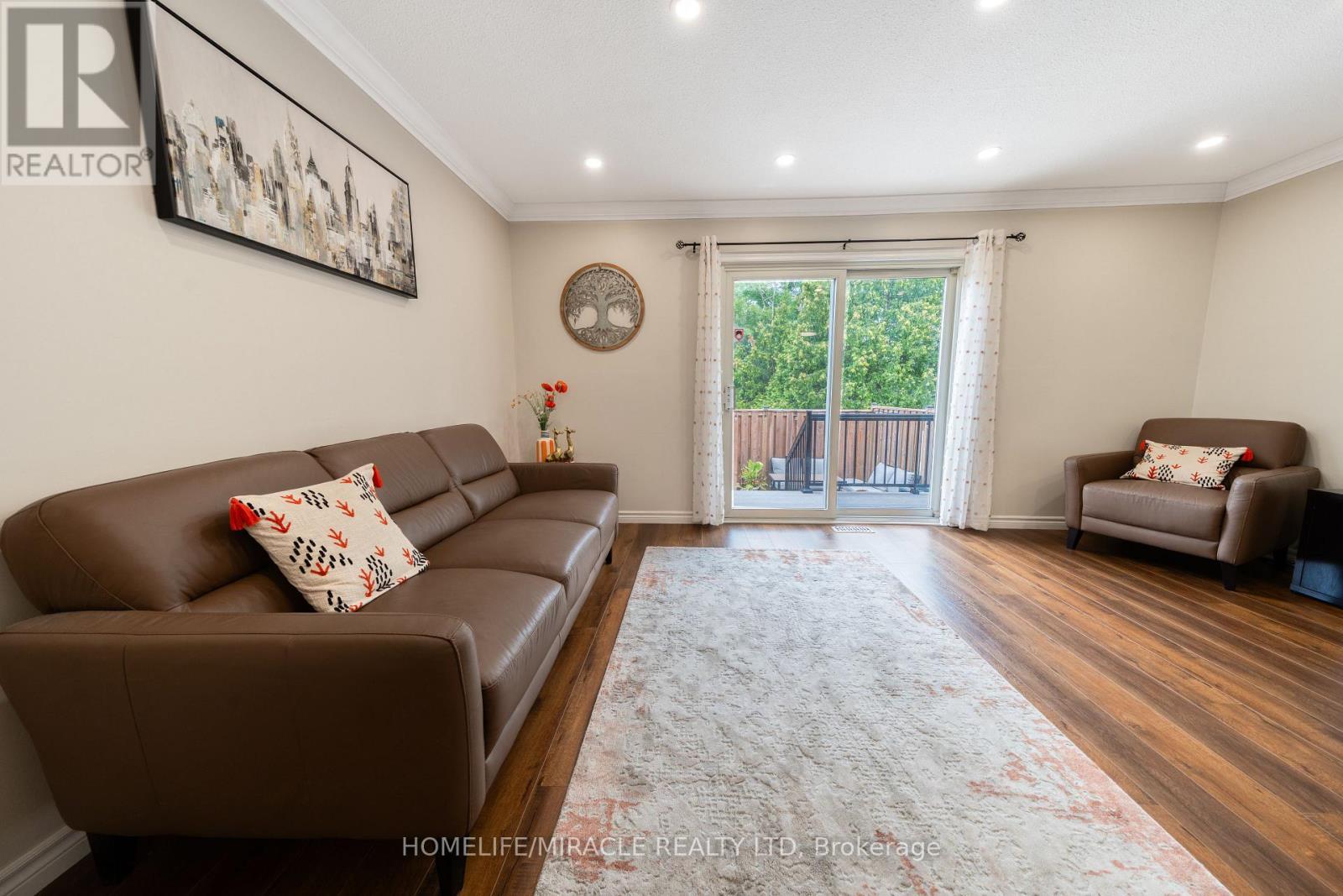 1548 Westminster Place, Burlington, ON - Indoor Photo Showing Living Room
