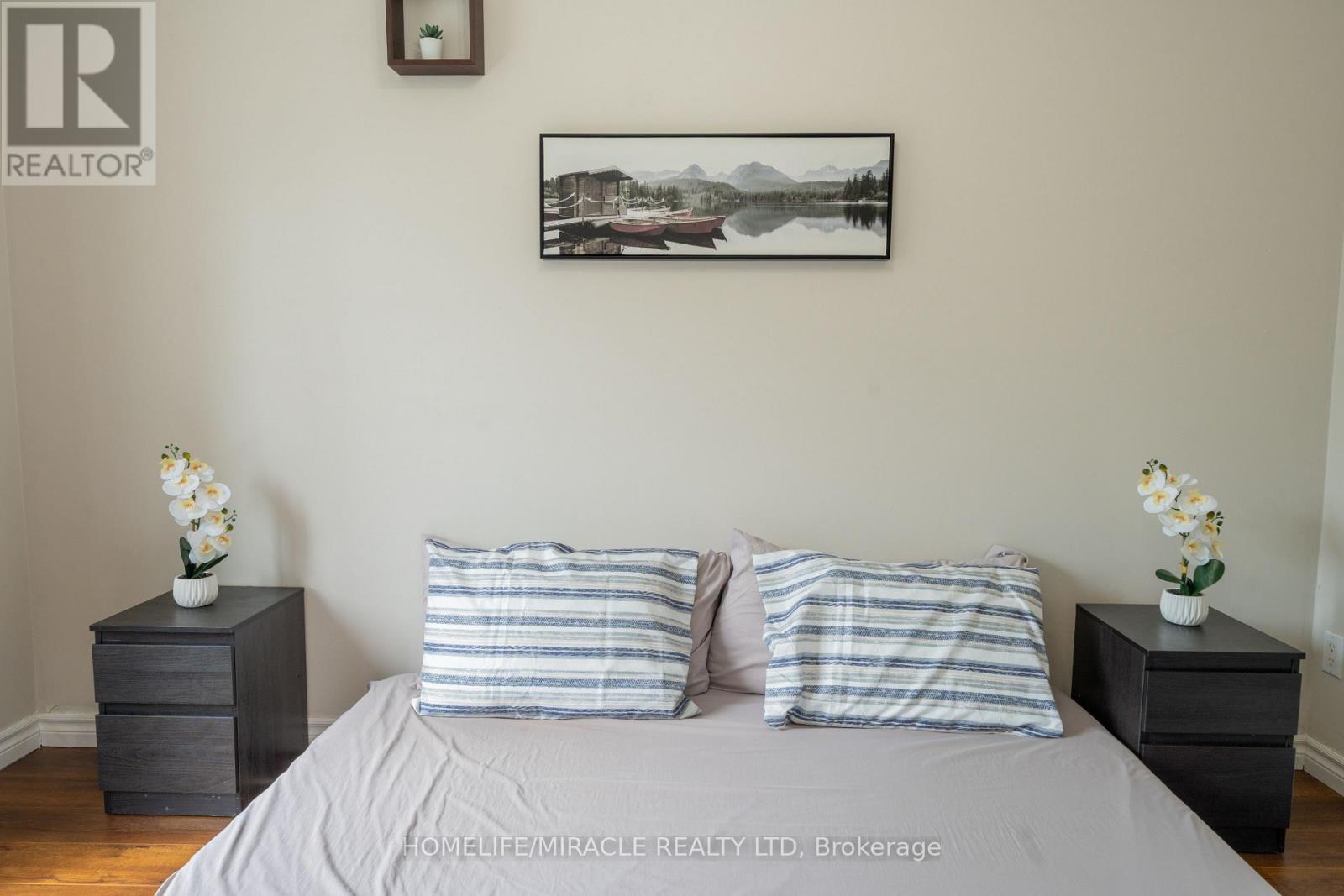 1548 Westminster Place, Burlington, ON - Indoor Photo Showing Bedroom