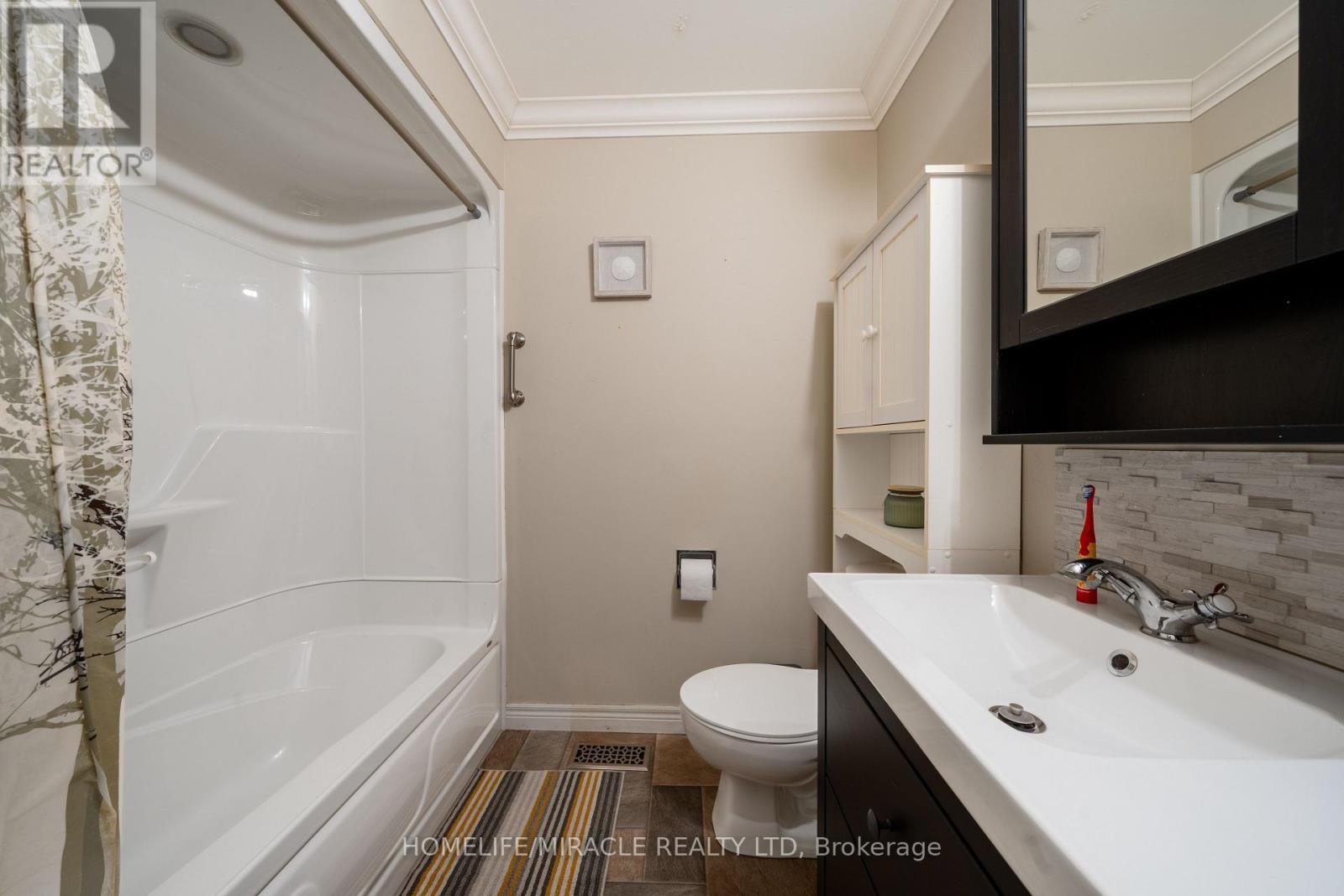 1548 Westminster Place, Burlington, ON - Indoor Photo Showing Bathroom