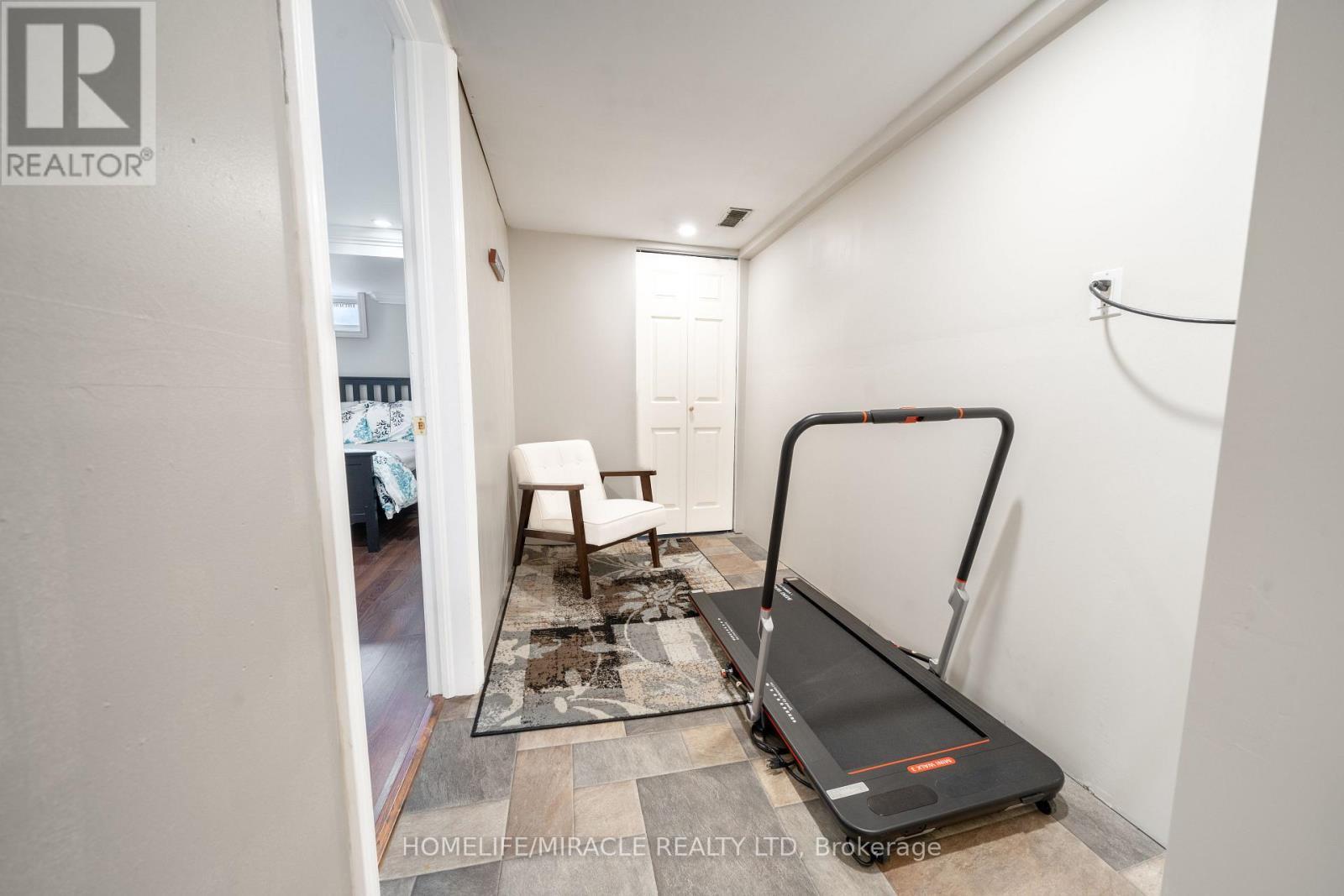 1548 Westminster Place, Burlington, ON - Indoor