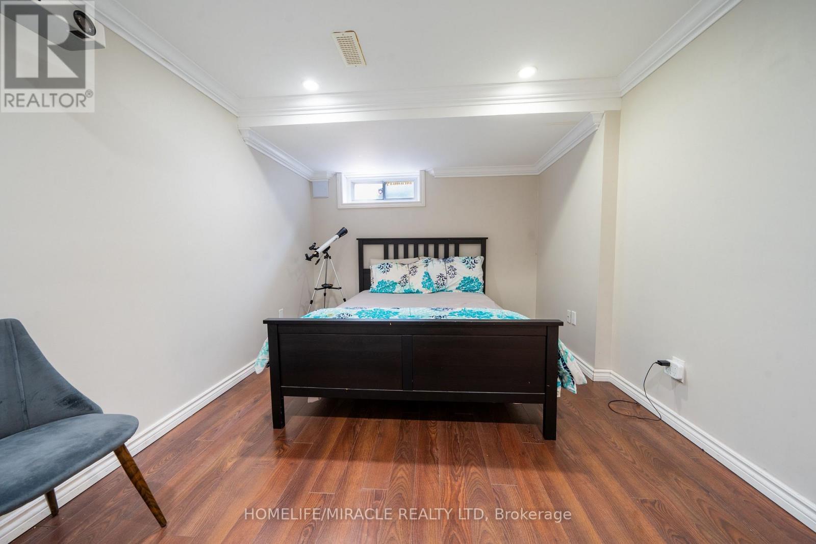 1548 Westminster Place, Burlington, ON - Indoor Photo Showing Bedroom