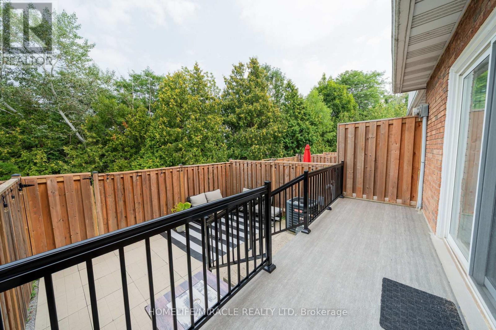 1548 Westminster Place, Burlington, ON - Outdoor With Exterior
