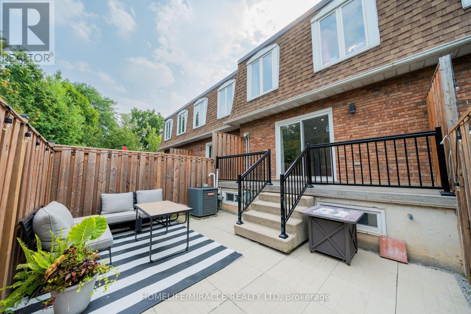 1548 Westminster Place, Burlington, ON - Outdoor With Exterior