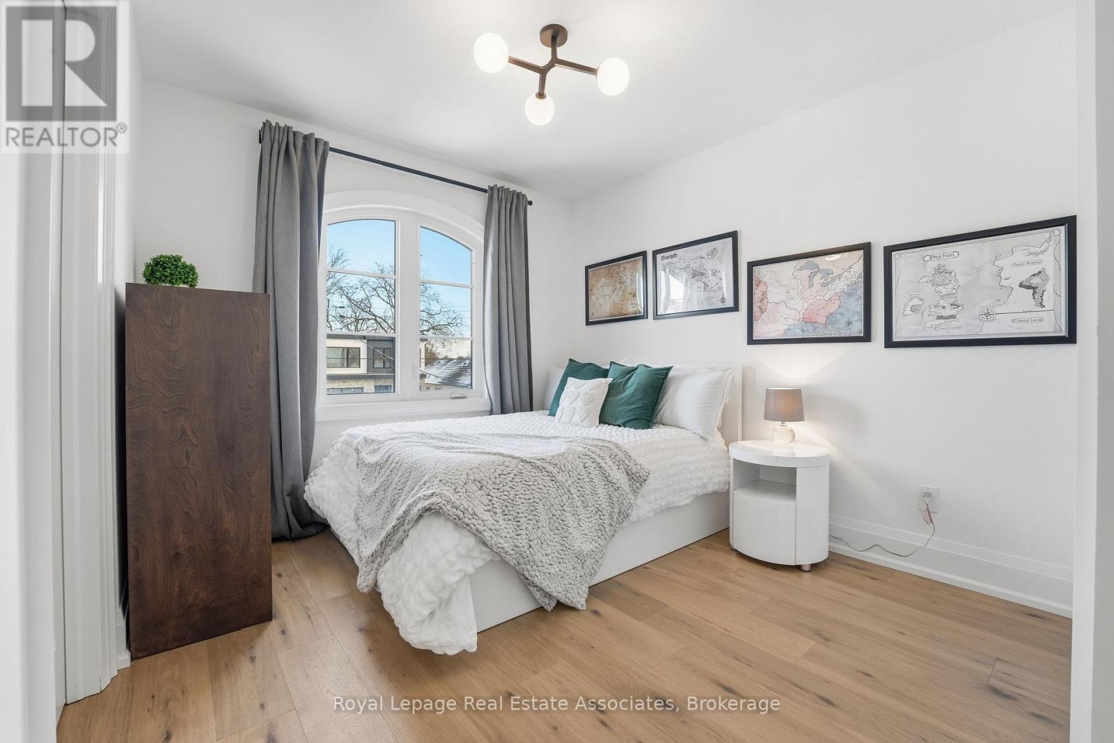 1042 Meredith Avenue, Mississauga, ON - Indoor Photo Showing Bedroom