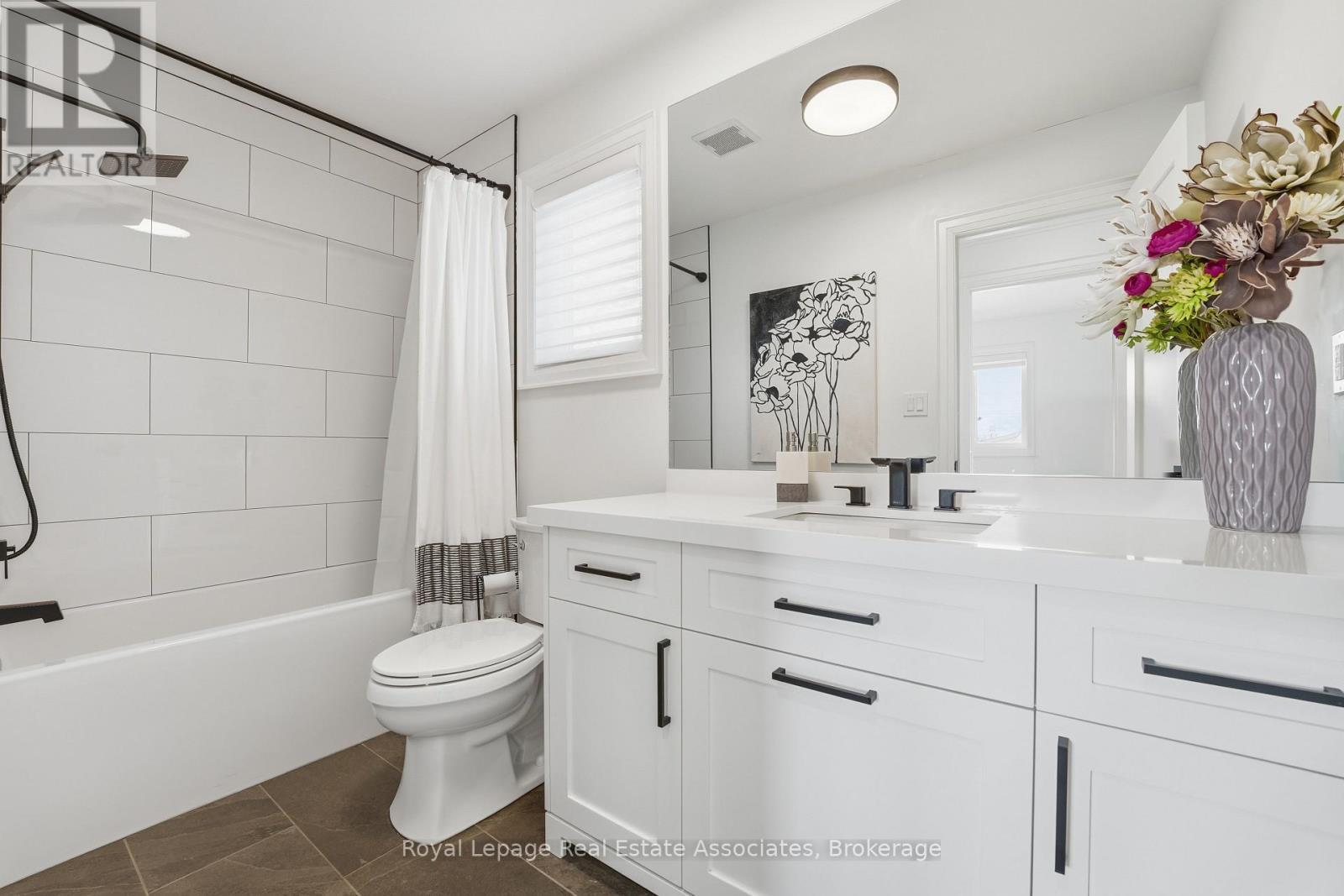 1042 Meredith Avenue, Mississauga, ON - Indoor Photo Showing Bathroom