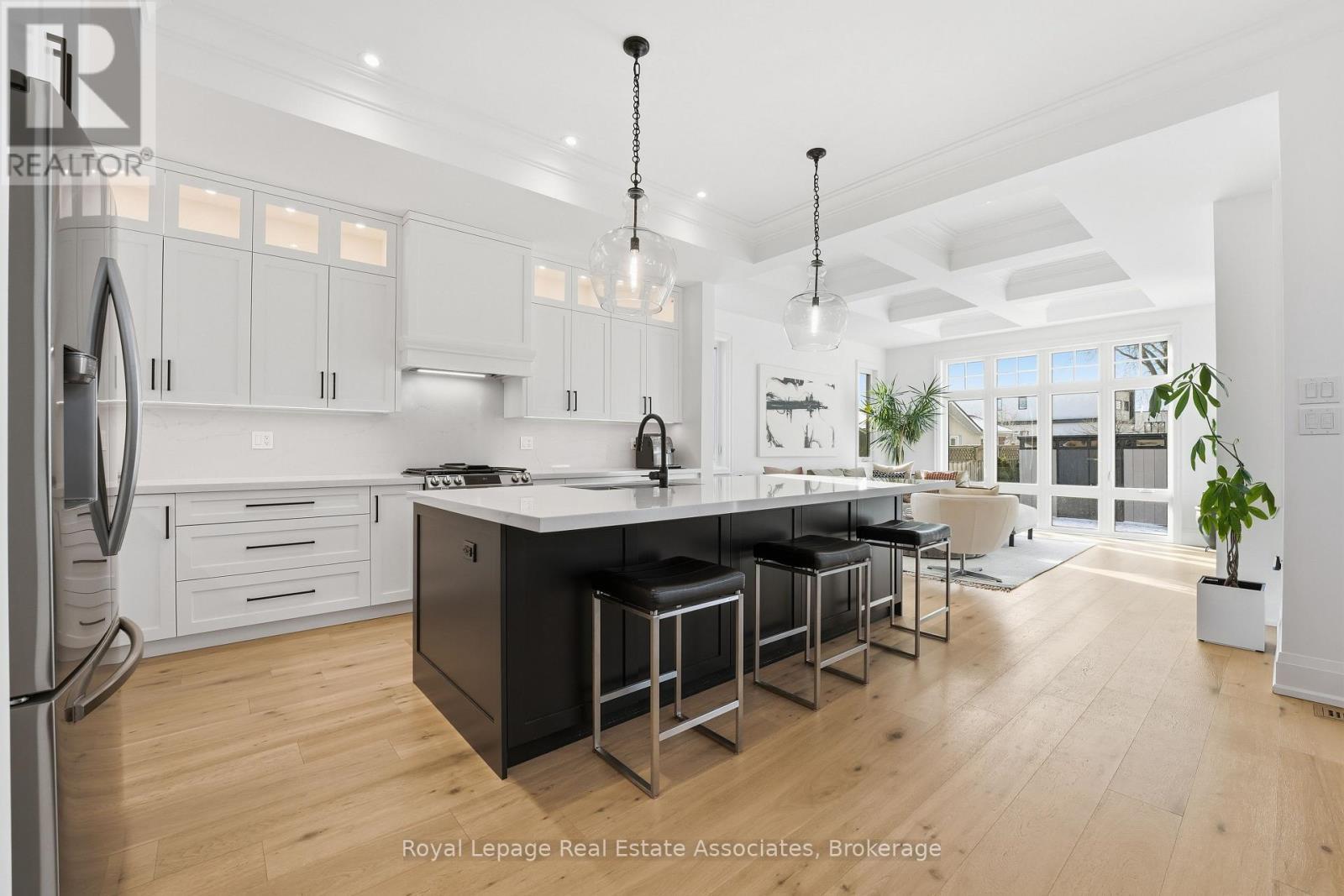 1042 Meredith Avenue, Mississauga, ON - Indoor Photo Showing Kitchen With Stainless Steel Kitchen With Upgraded Kitchen
