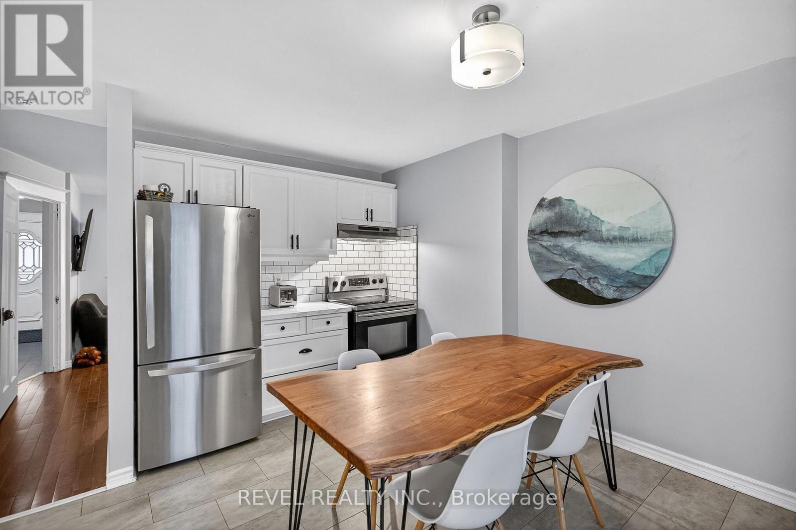 27 Mayflower Avenue, Hamilton, ON - Indoor