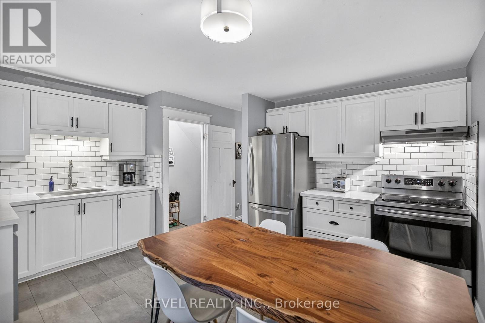 27 Mayflower Avenue, Hamilton, ON - Indoor Photo Showing Kitchen With Stainless Steel Kitchen