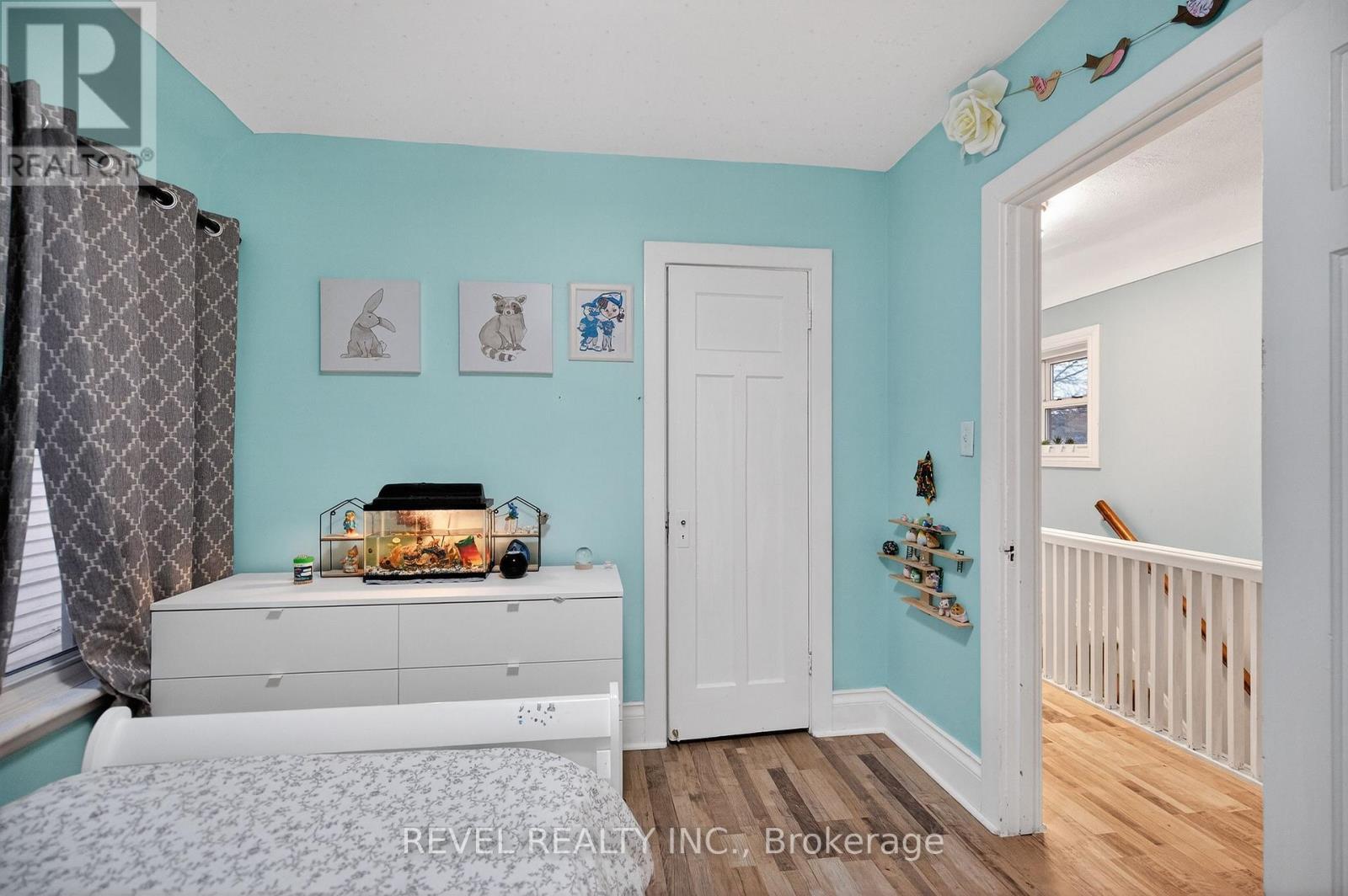 27 Mayflower Avenue, Hamilton, ON - Indoor Photo Showing Bedroom