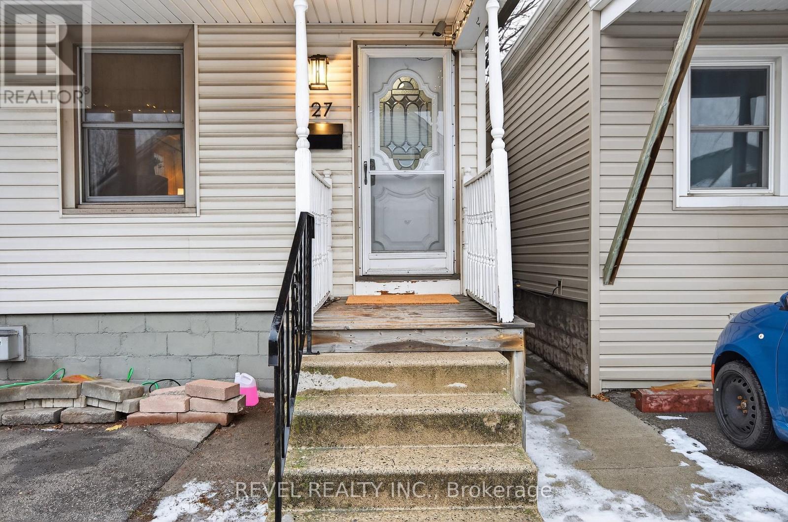 27 Mayflower Avenue, Hamilton, ON - Outdoor With Exterior