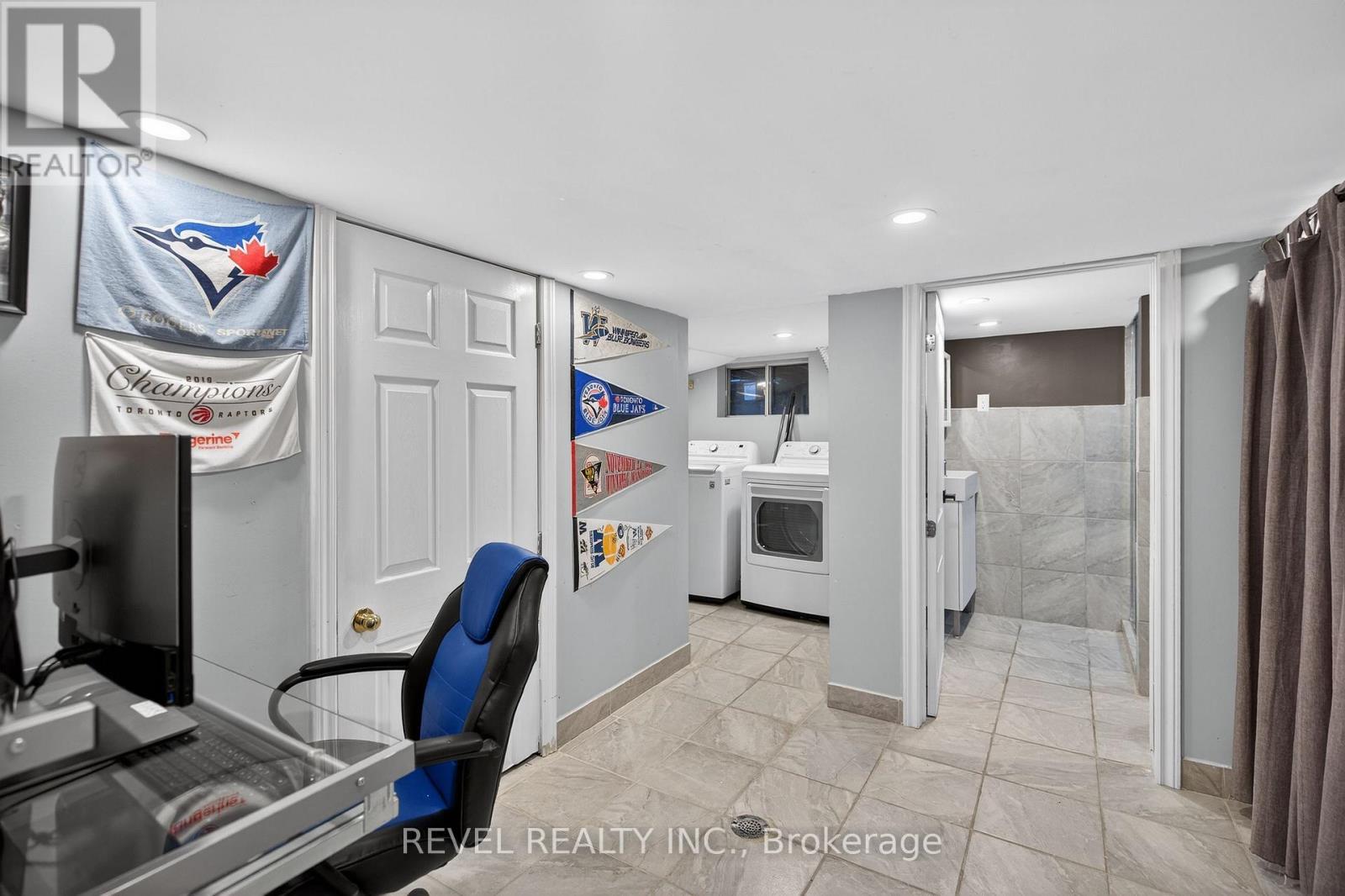 27 Mayflower Avenue, Hamilton, ON - Indoor