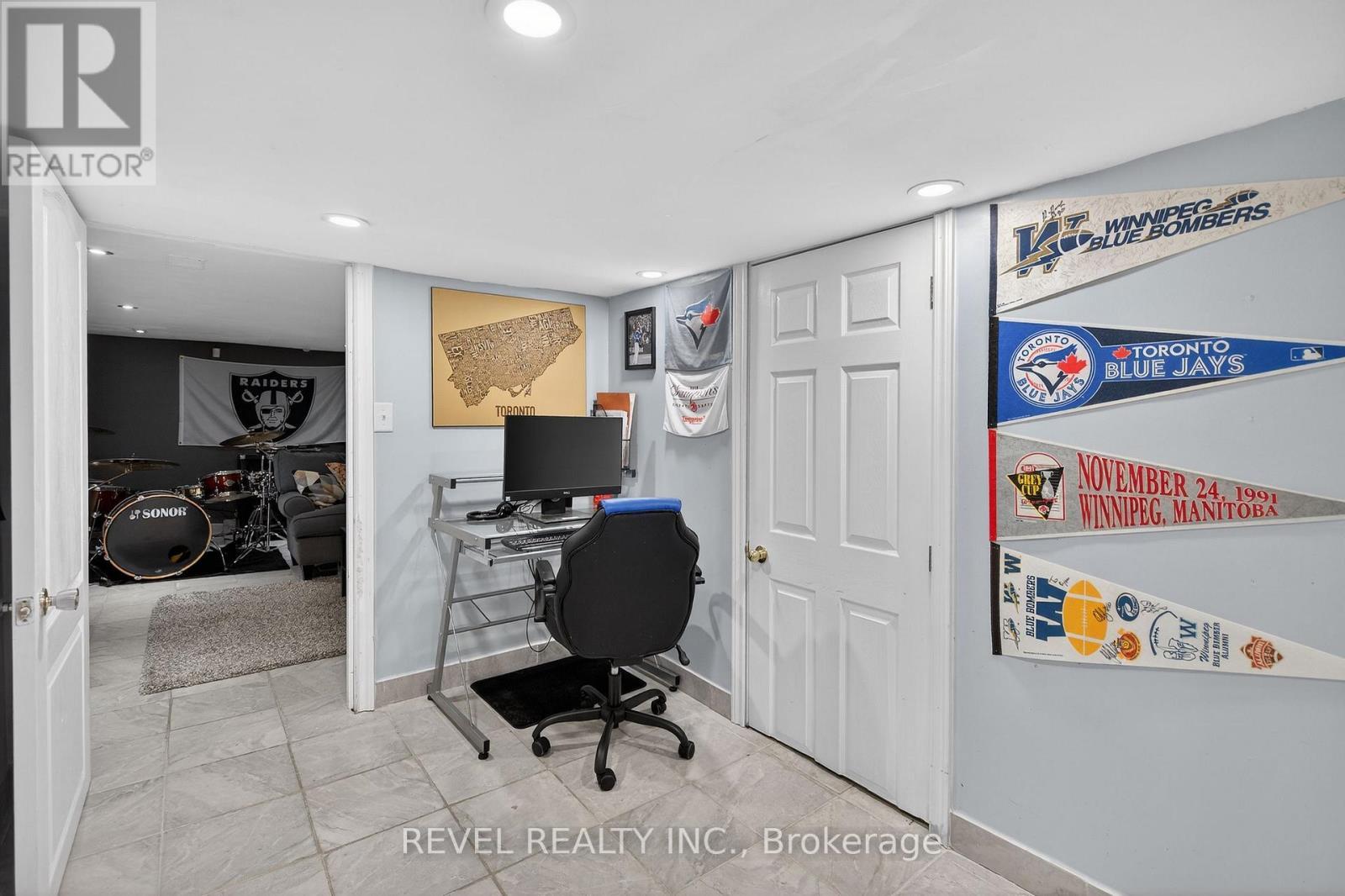 27 Mayflower Avenue, Hamilton, ON - Indoor
