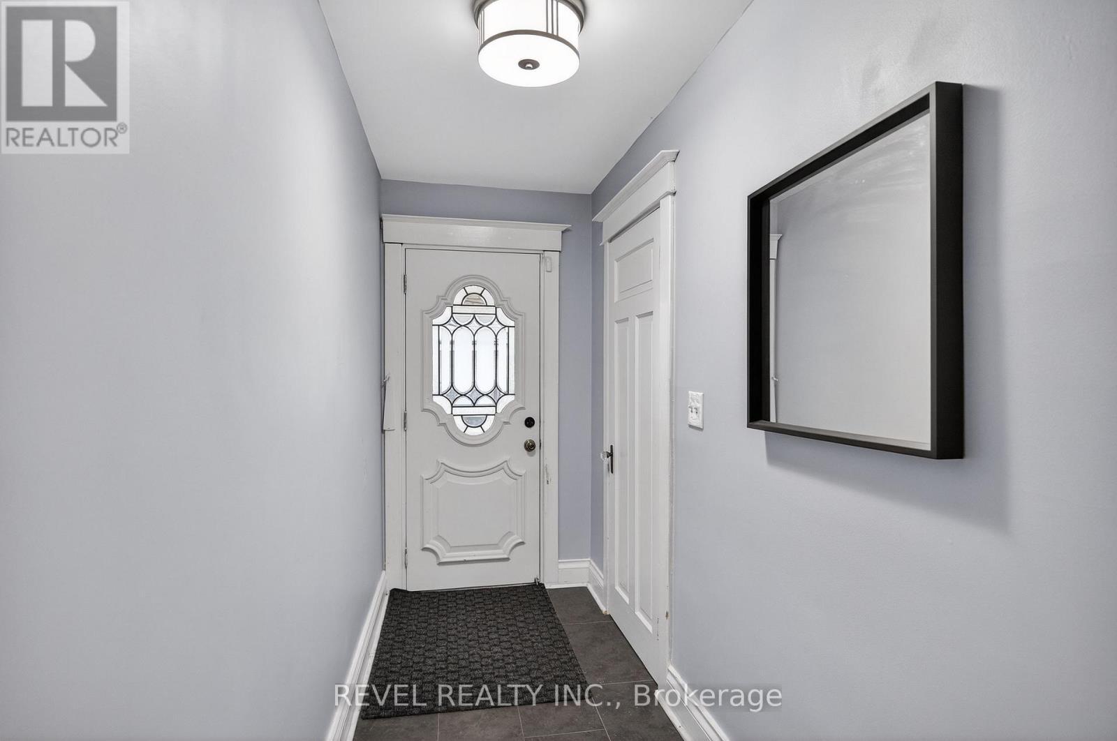 27 Mayflower Avenue, Hamilton, ON - Indoor Photo Showing Other Room