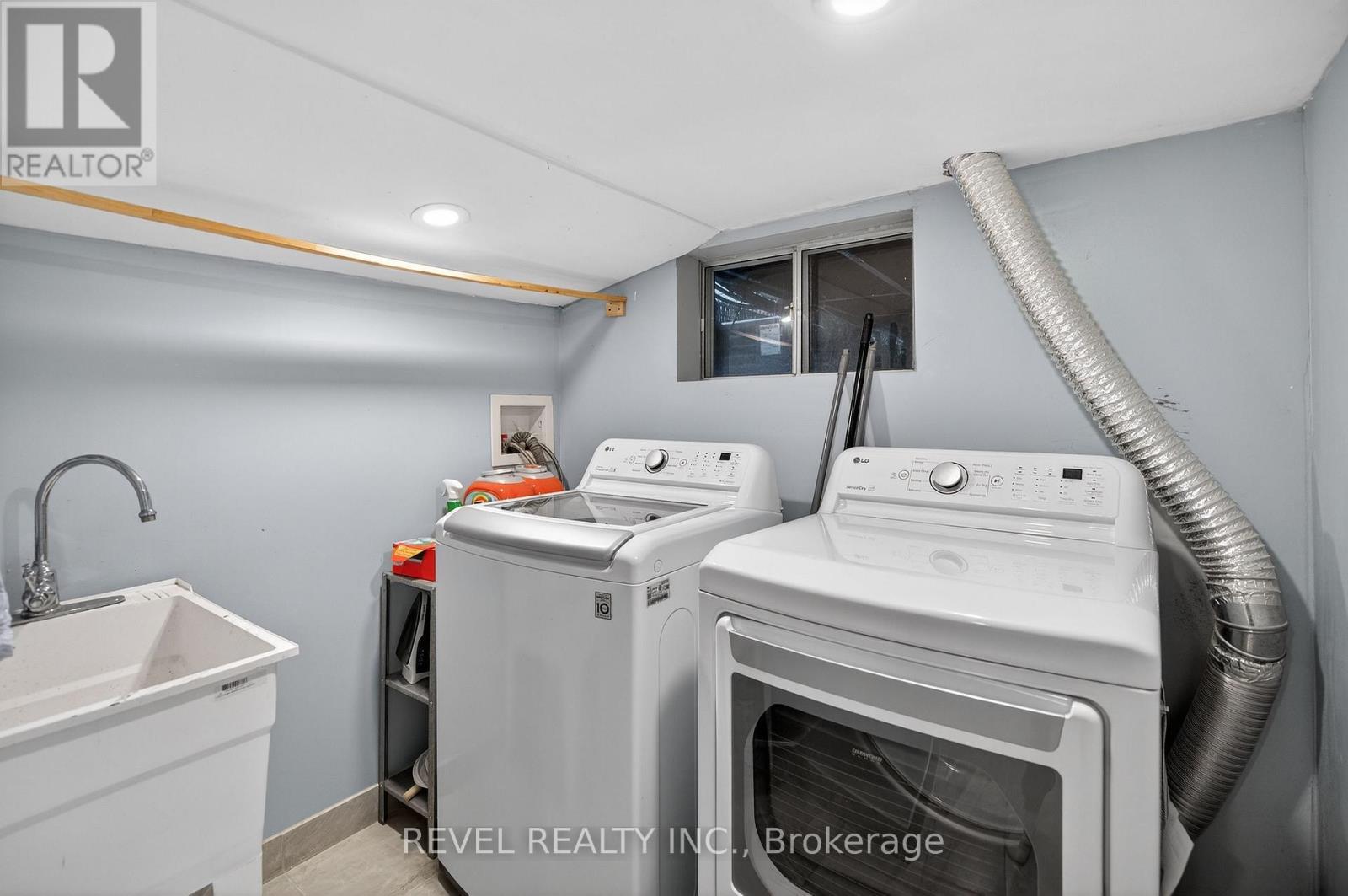 27 Mayflower Avenue, Hamilton, ON - Indoor Photo Showing Laundry Room