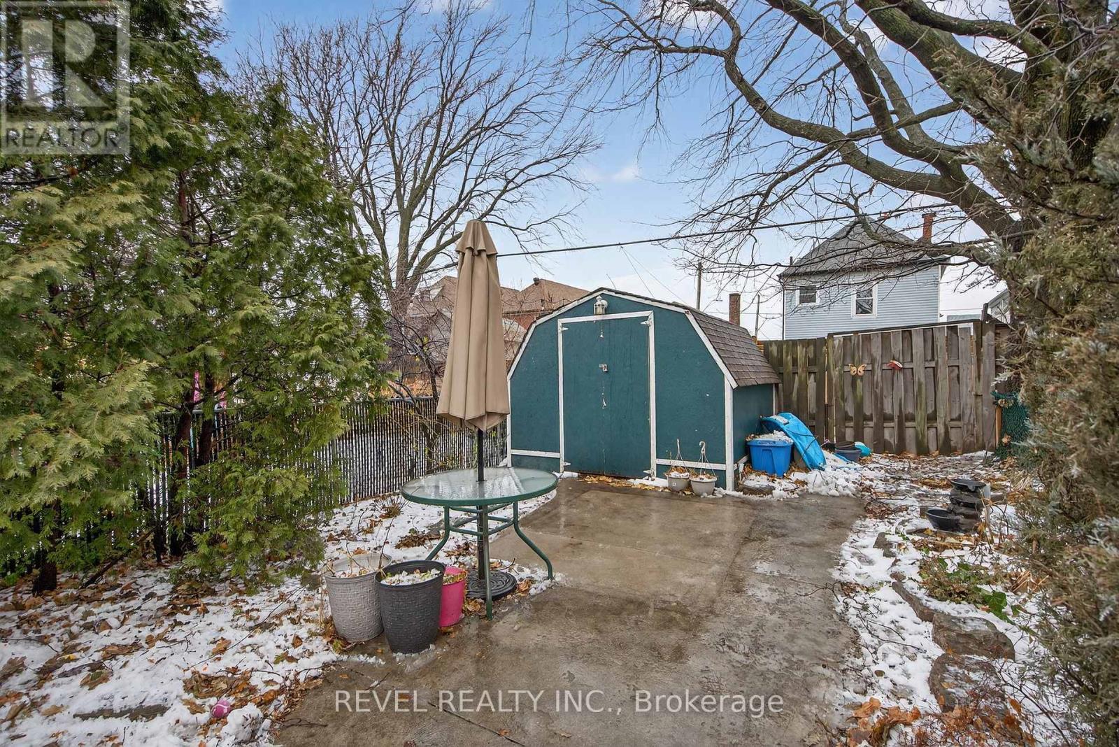 27 Mayflower Avenue, Hamilton, ON - Outdoor