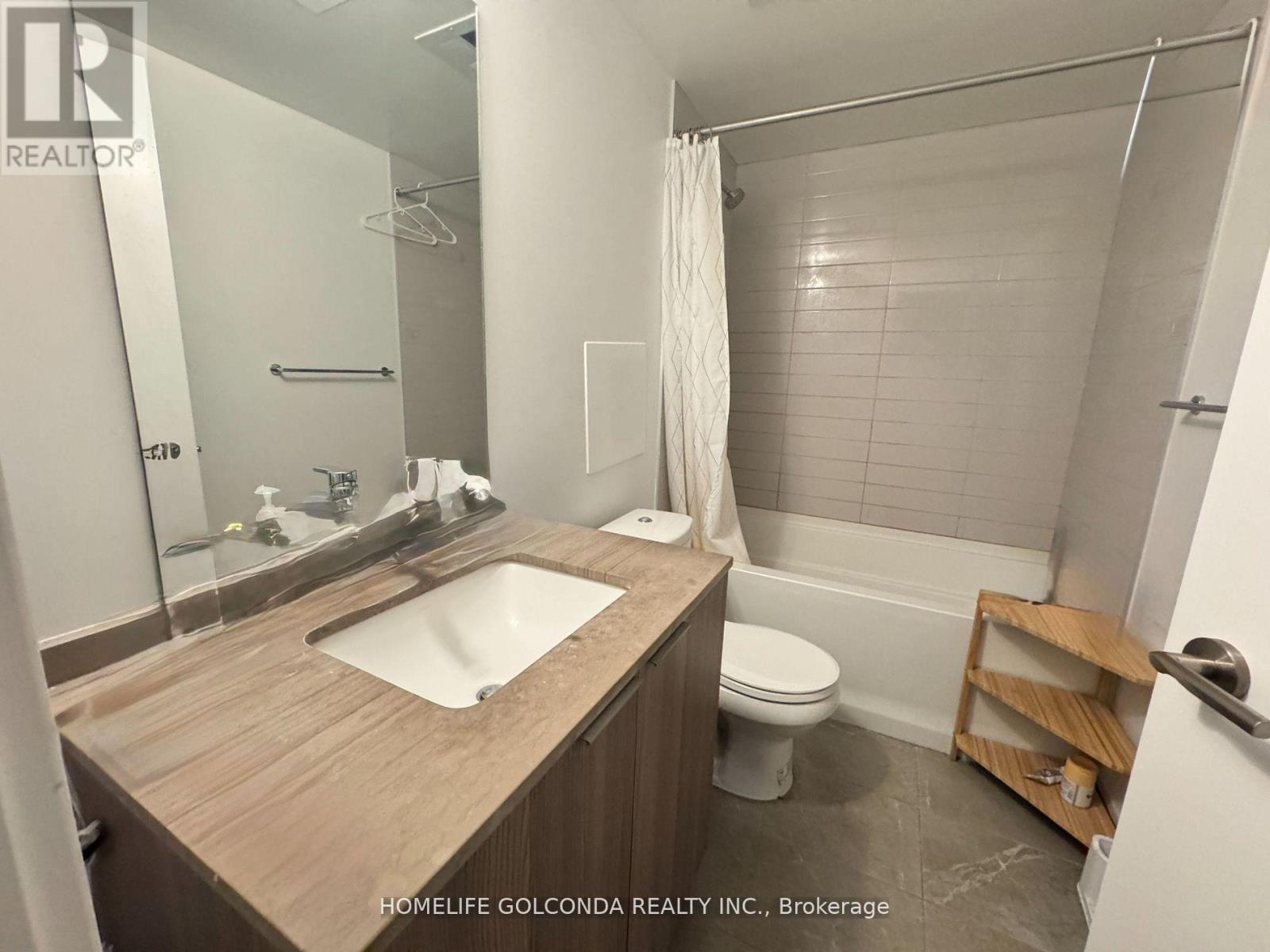 4006 - 11 Wellesley Street W, Toronto, ON - Indoor Photo Showing Bathroom