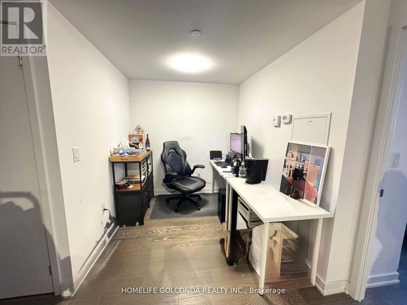 4006 - 11 Wellesley Street W, Toronto, ON - Indoor Photo Showing Office