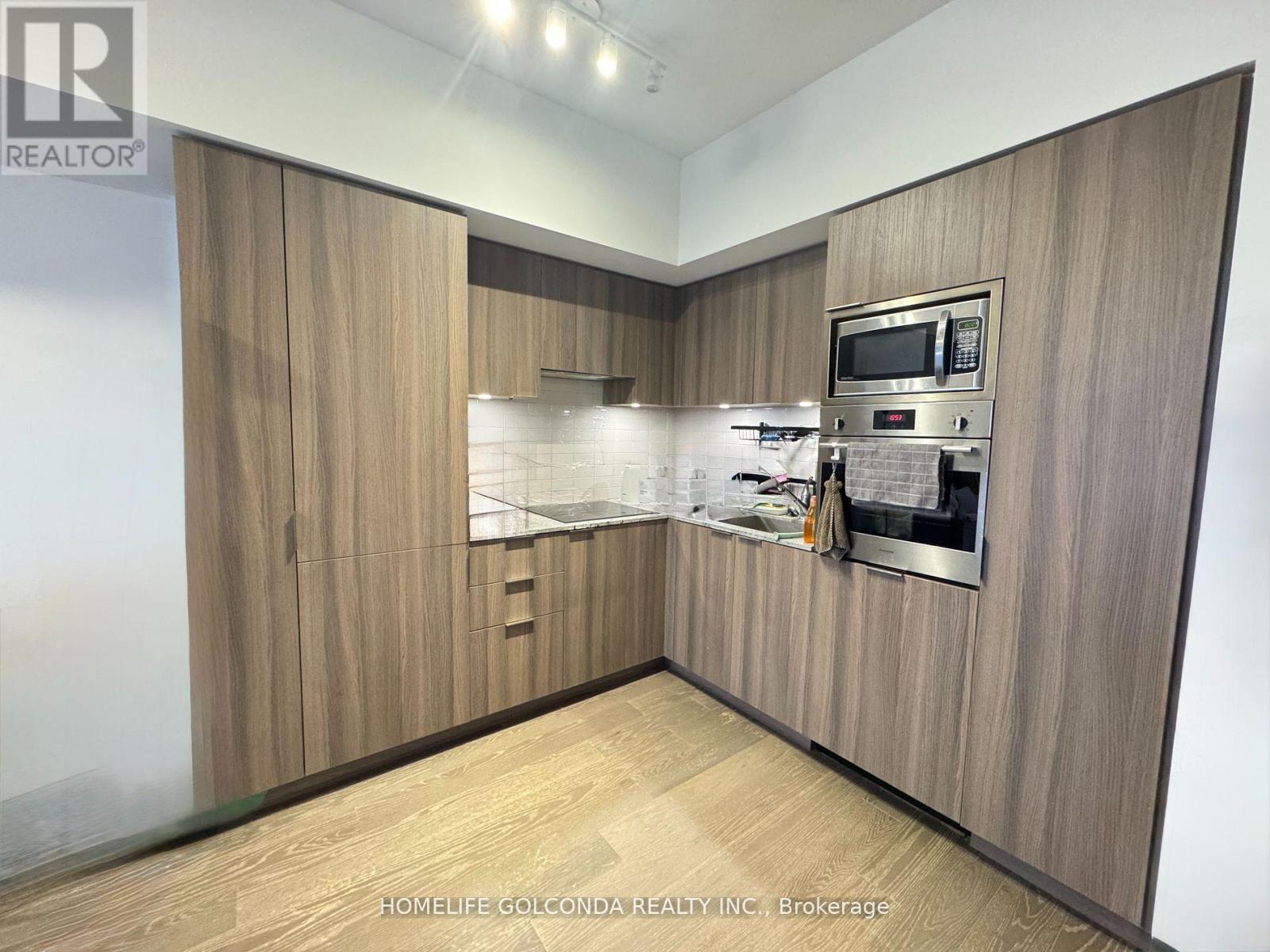 4006 - 11 Wellesley Street W, Toronto, ON - Indoor Photo Showing Kitchen