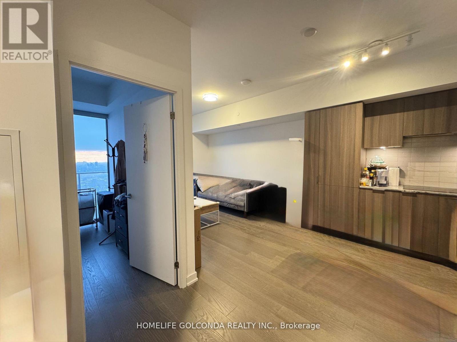 4006 - 11 Wellesley Street W, Toronto, ON - Indoor