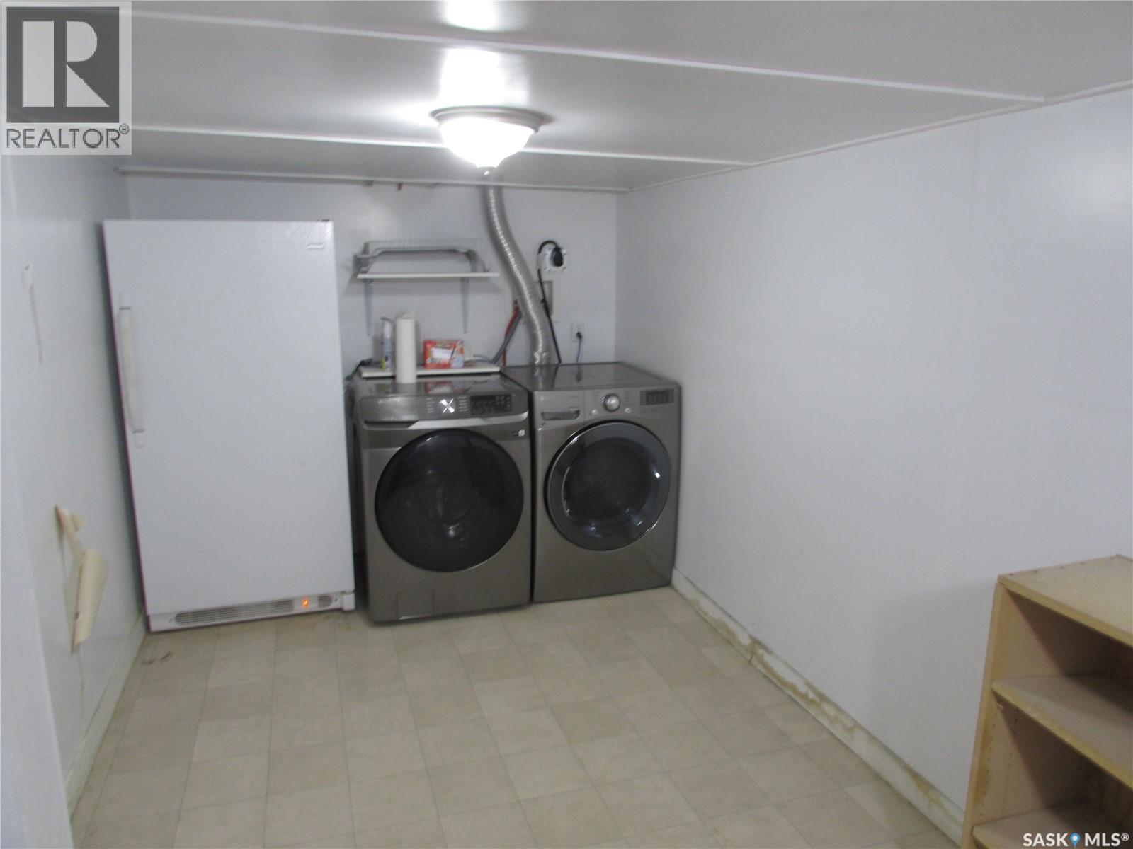 2678 Robinson Street, Regina, SK - Indoor Photo Showing Laundry Room