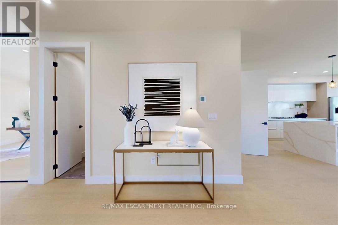 28 Dunsmore Gardens, Toronto, ON - Indoor