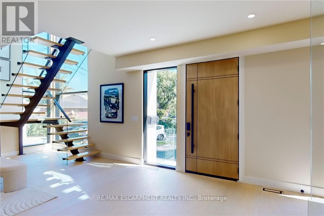 28 Dunsmore Gardens, Toronto, ON - Indoor