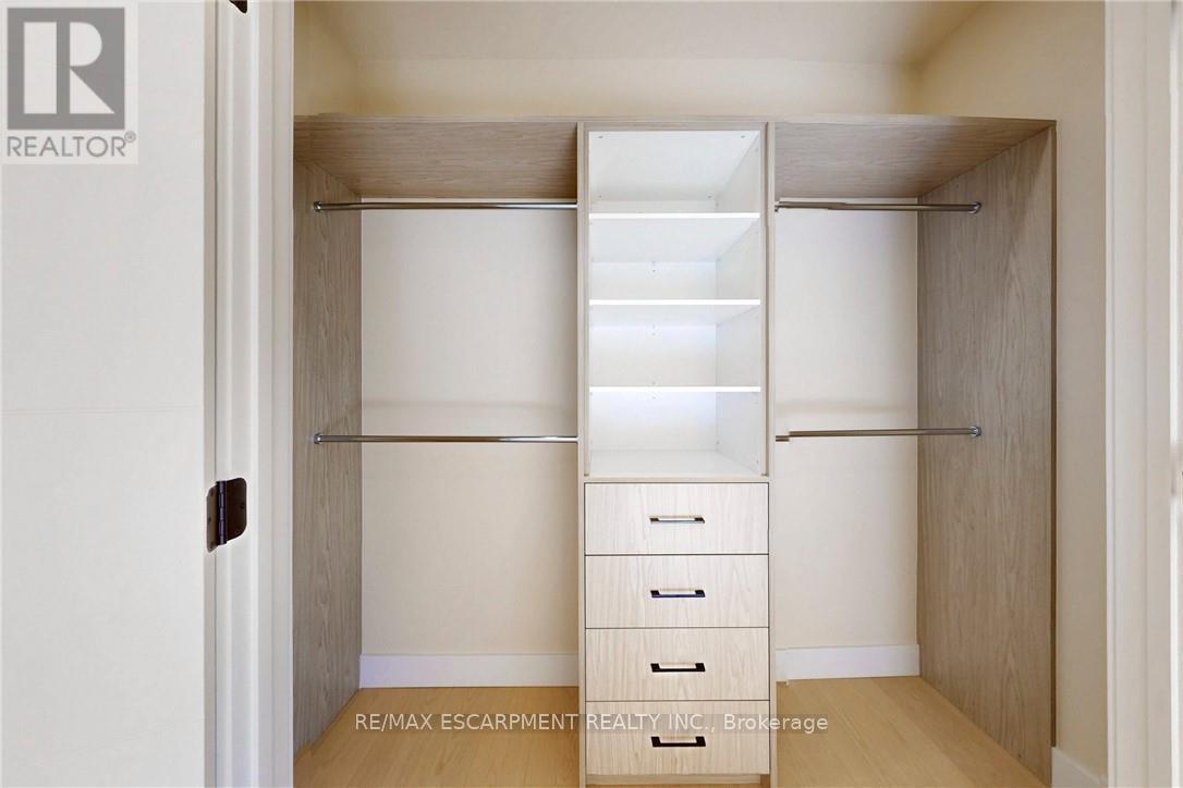 28 Dunsmore Gardens, Toronto, ON - Indoor