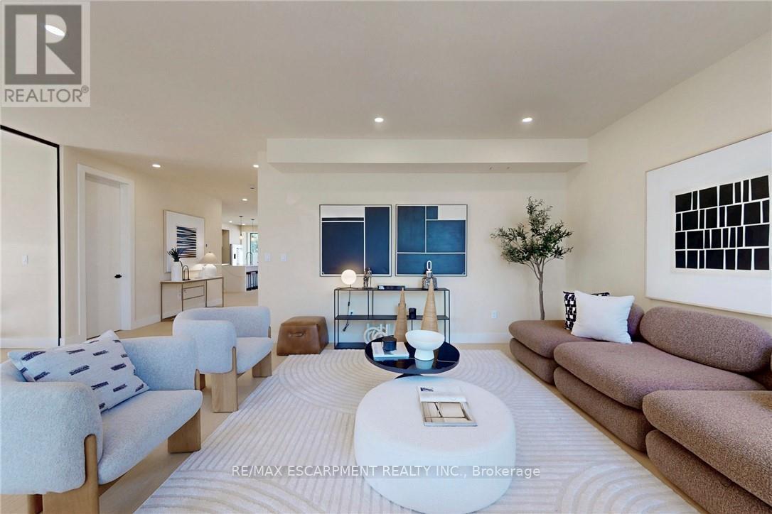 28 Dunsmore Gardens, Toronto, ON - Indoor Photo Showing Living Room