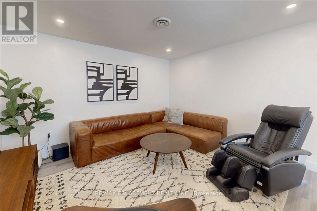 28 Dunsmore Gardens, Toronto, ON - Indoor