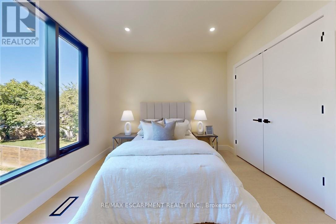 28 Dunsmore Gardens, Toronto, ON - Indoor Photo Showing Bedroom