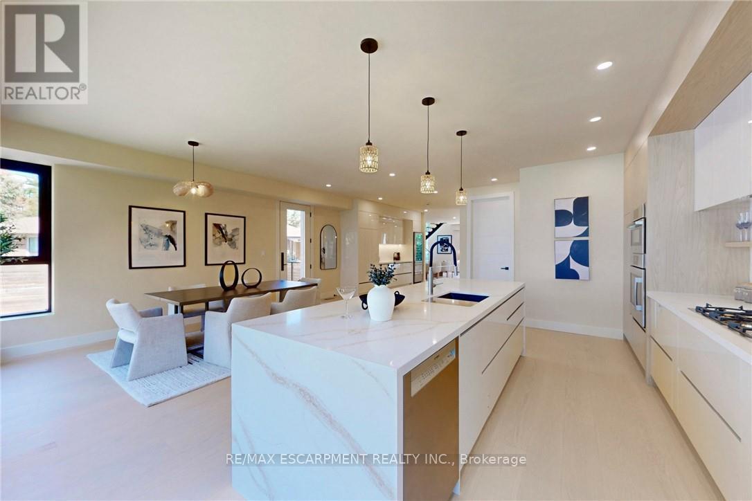 28 Dunsmore Gardens, Toronto, ON - Indoor Photo Showing Kitchen With Upgraded Kitchen