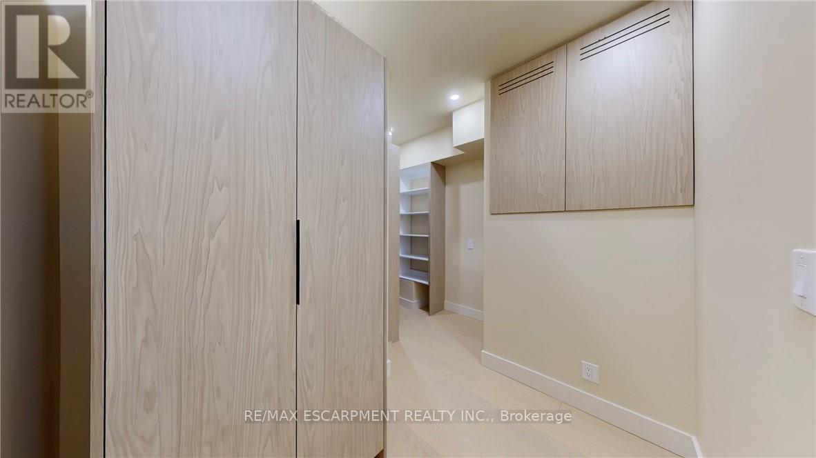 28 Dunsmore Gardens, Toronto, ON - Indoor