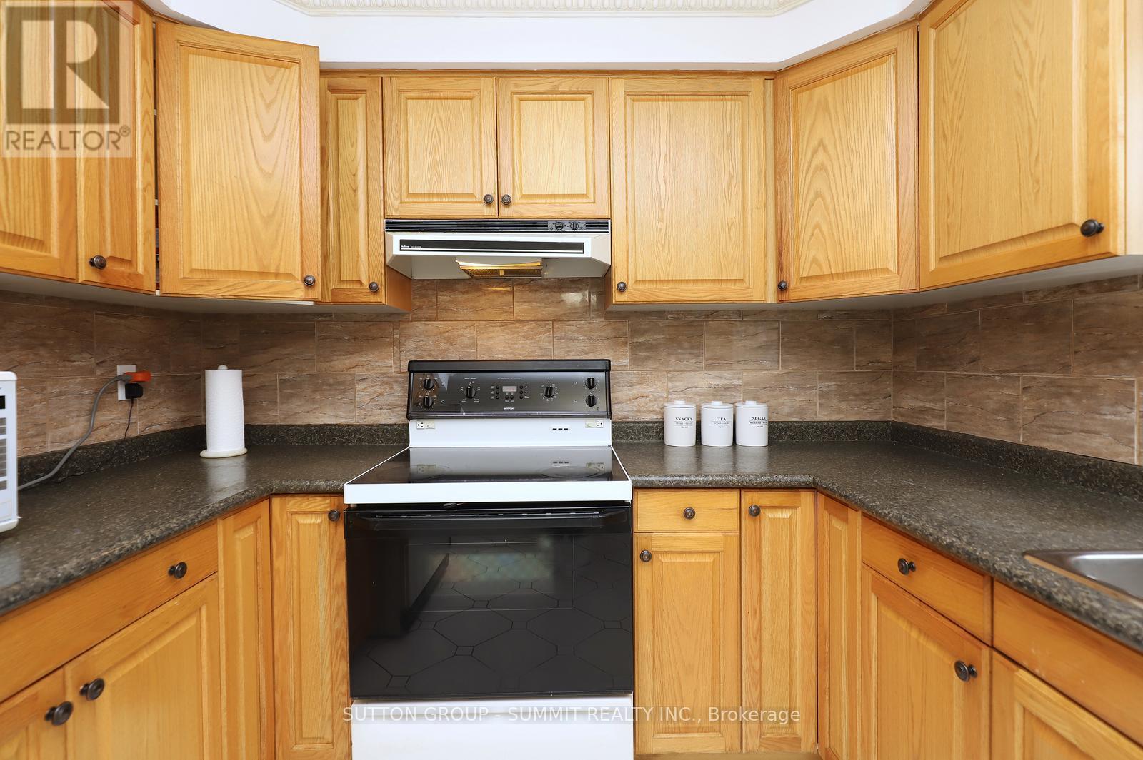 420 Appledore Crescent, Mississauga, ON - Indoor Photo Showing Kitchen
