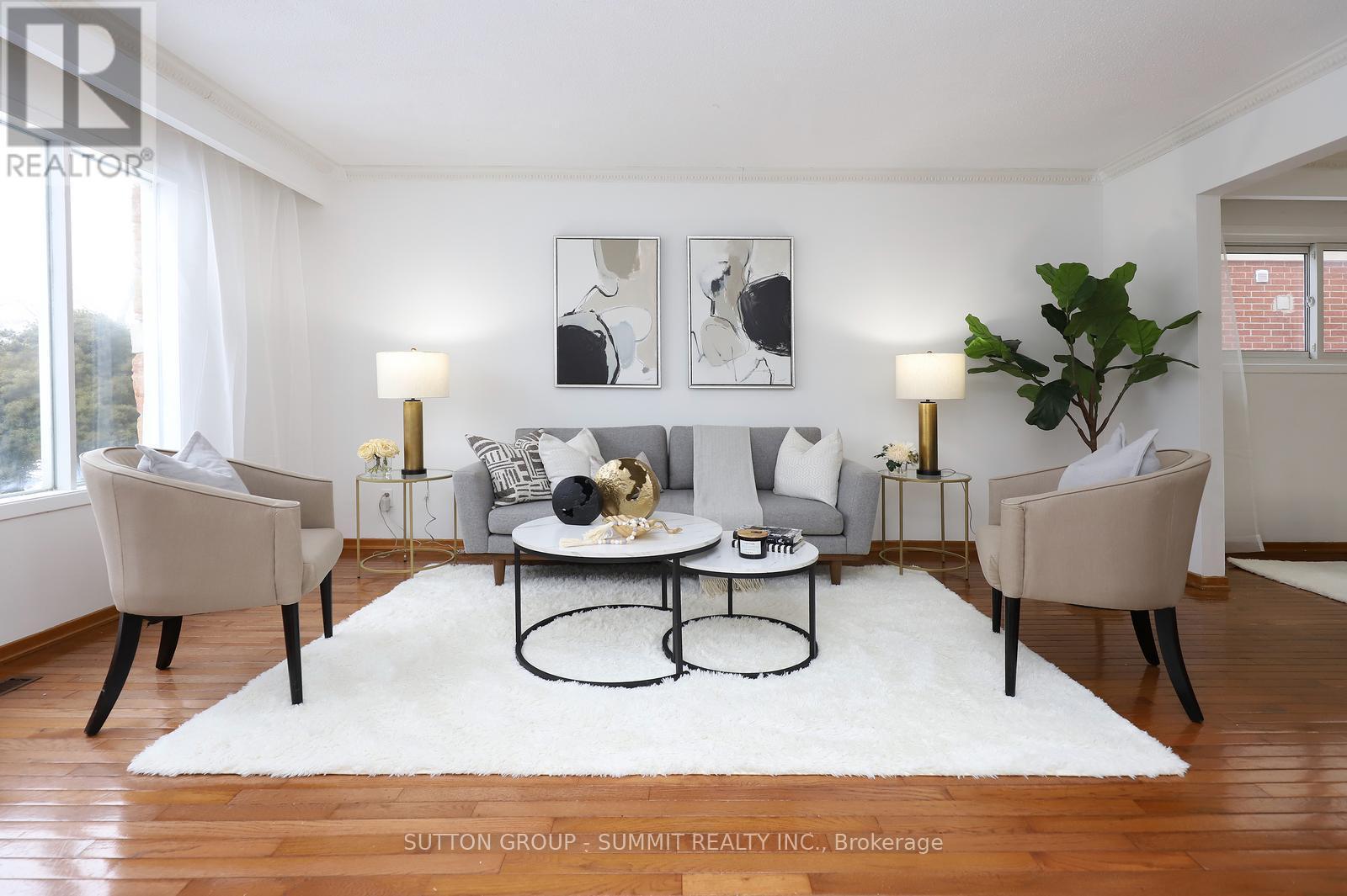 420 Appledore Crescent, Mississauga, ON - Indoor Photo Showing Living Room