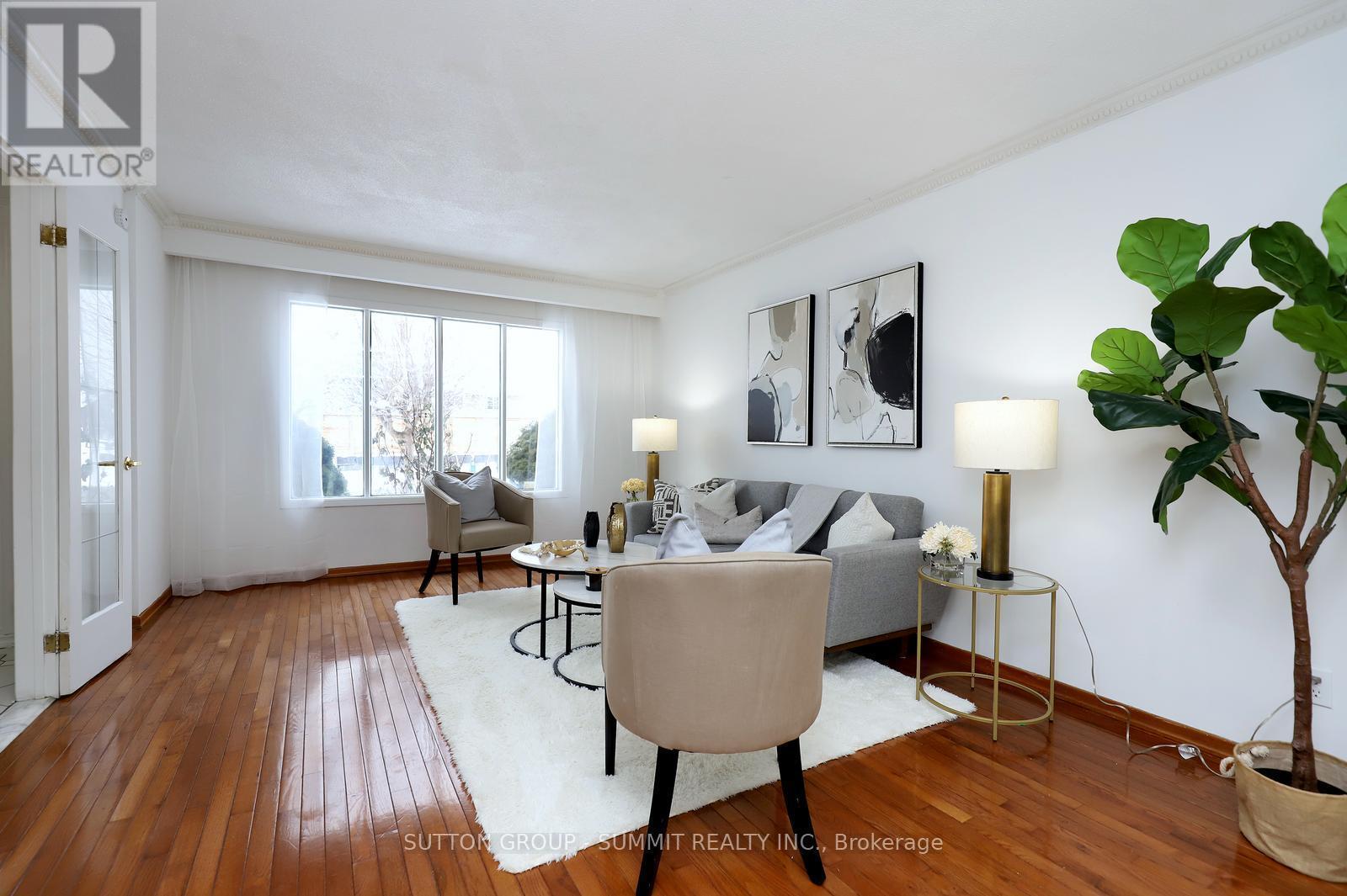 420 Appledore Crescent, Mississauga, ON - Indoor Photo Showing Living Room