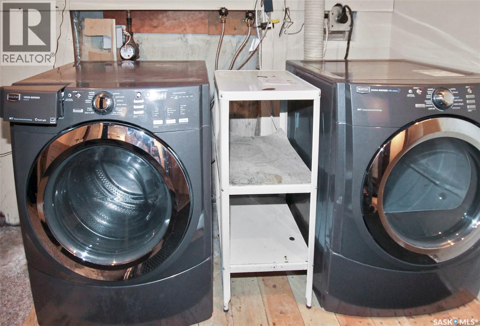 413 Hayes Drive, Swift Current, SK - Indoor Photo Showing Laundry Room