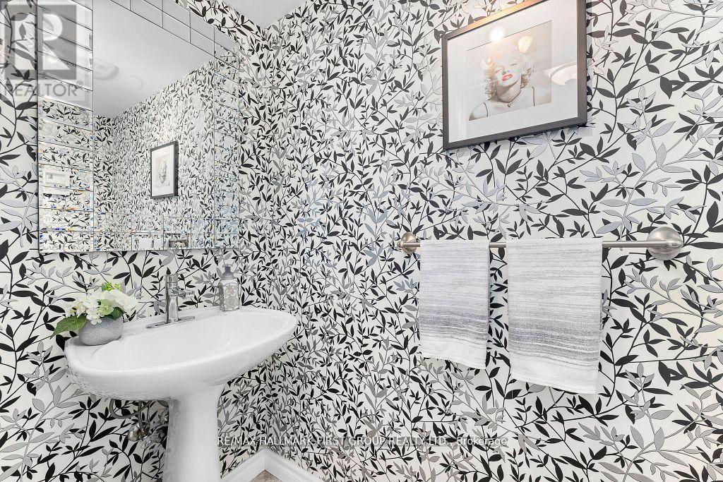 122 Thicket Crescent, Pickering, ON - Indoor Photo Showing Bathroom