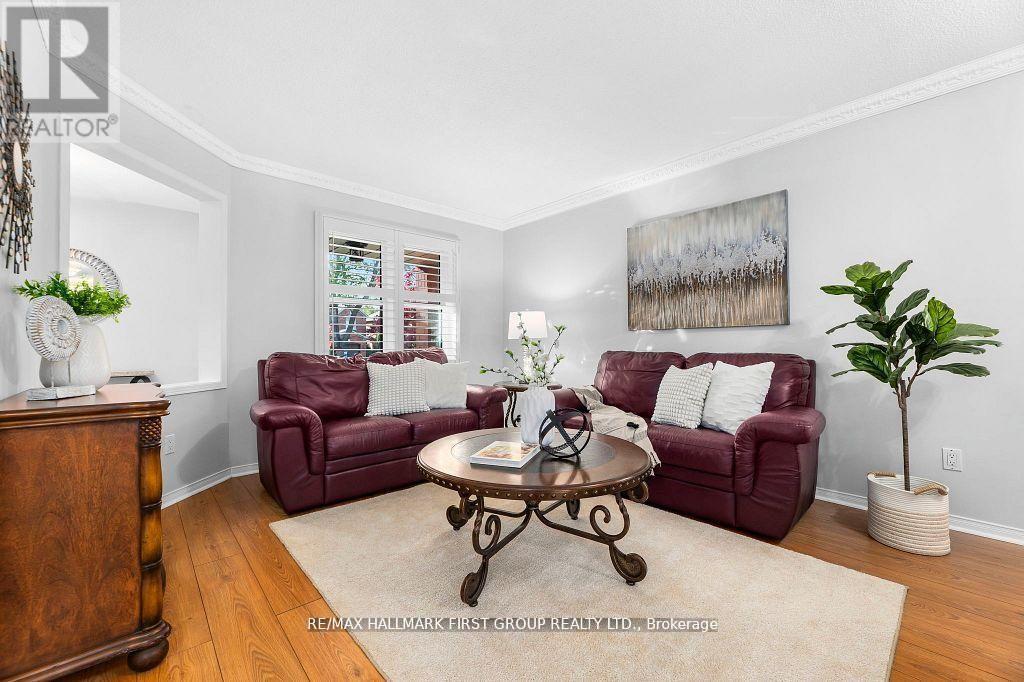 122 Thicket Crescent, Pickering, ON - Indoor Photo Showing Living Room