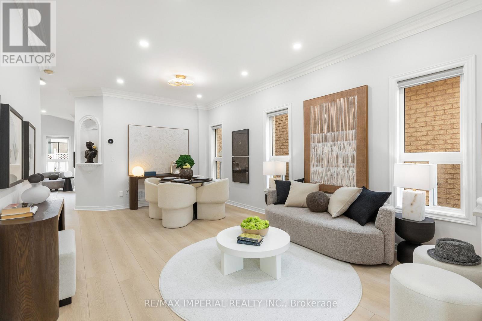 44 Hawkview Boulevard, Vaughan, ON - Indoor Photo Showing Living Room