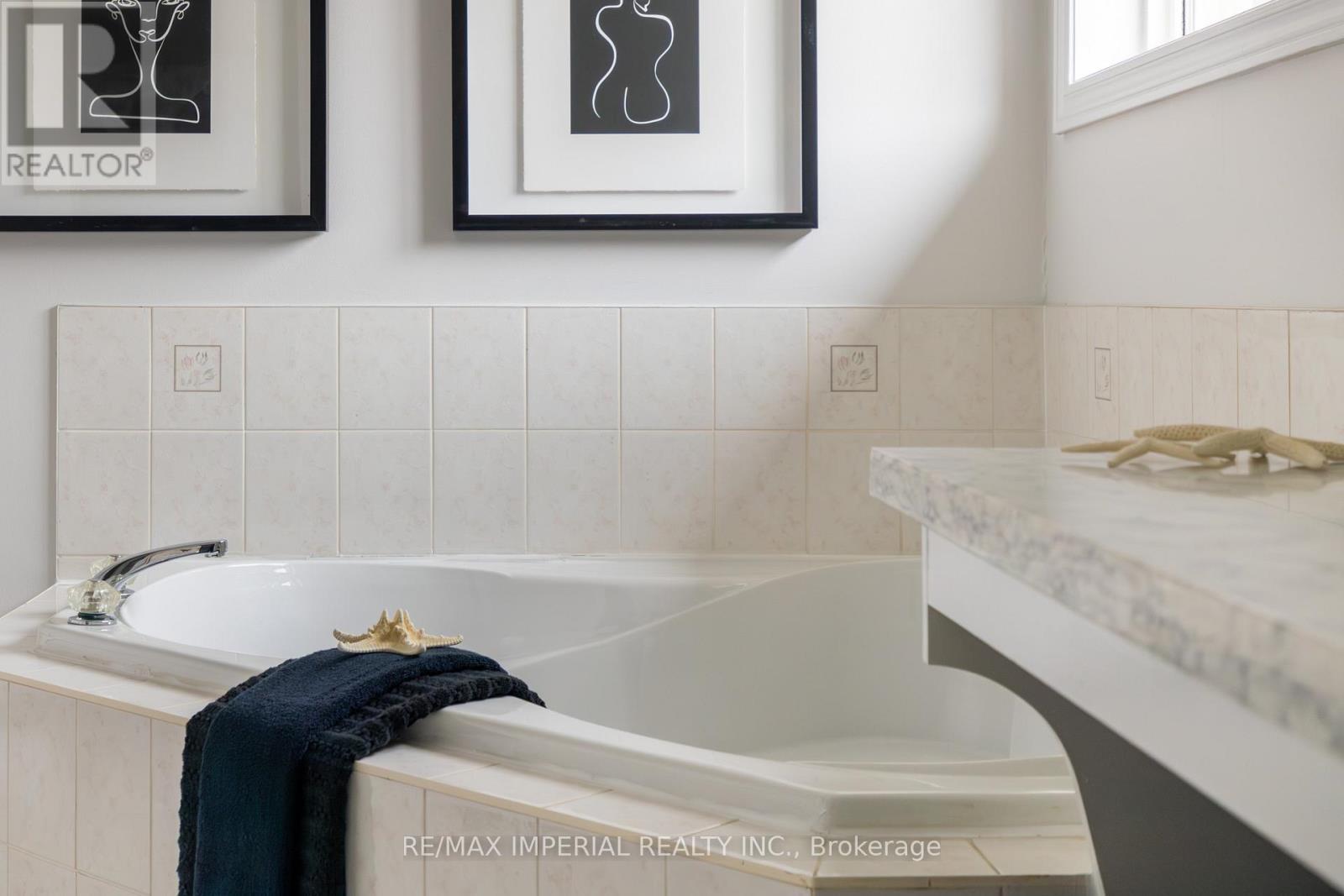 44 Hawkview Boulevard, Vaughan, ON - Indoor Photo Showing Bathroom