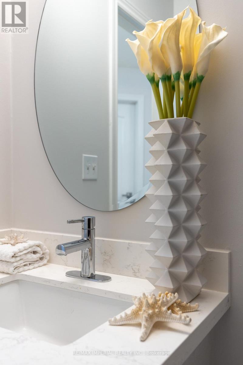 44 Hawkview Boulevard, Vaughan, ON - Indoor Photo Showing Bathroom