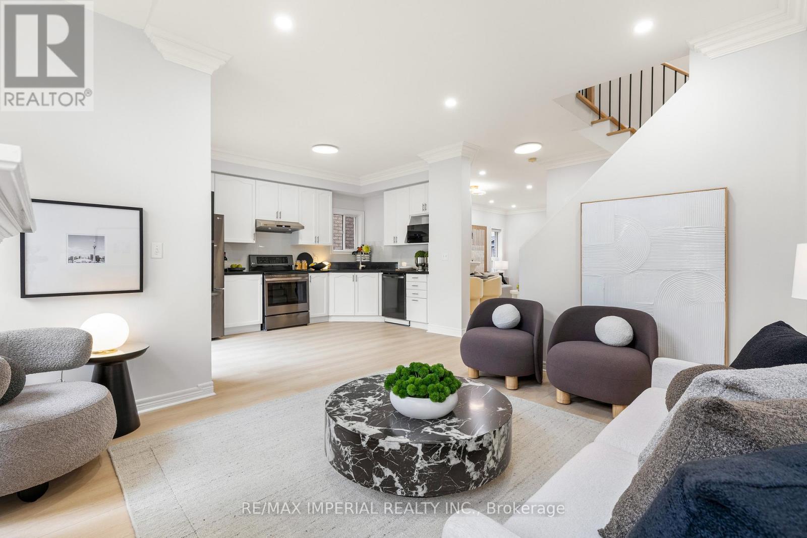44 Hawkview Boulevard, Vaughan, ON - Indoor Photo Showing Living Room