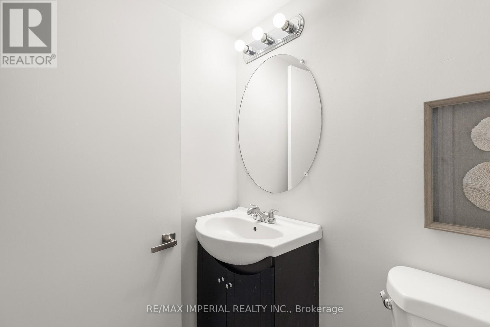 44 Hawkview Boulevard, Vaughan, ON - Indoor Photo Showing Bathroom