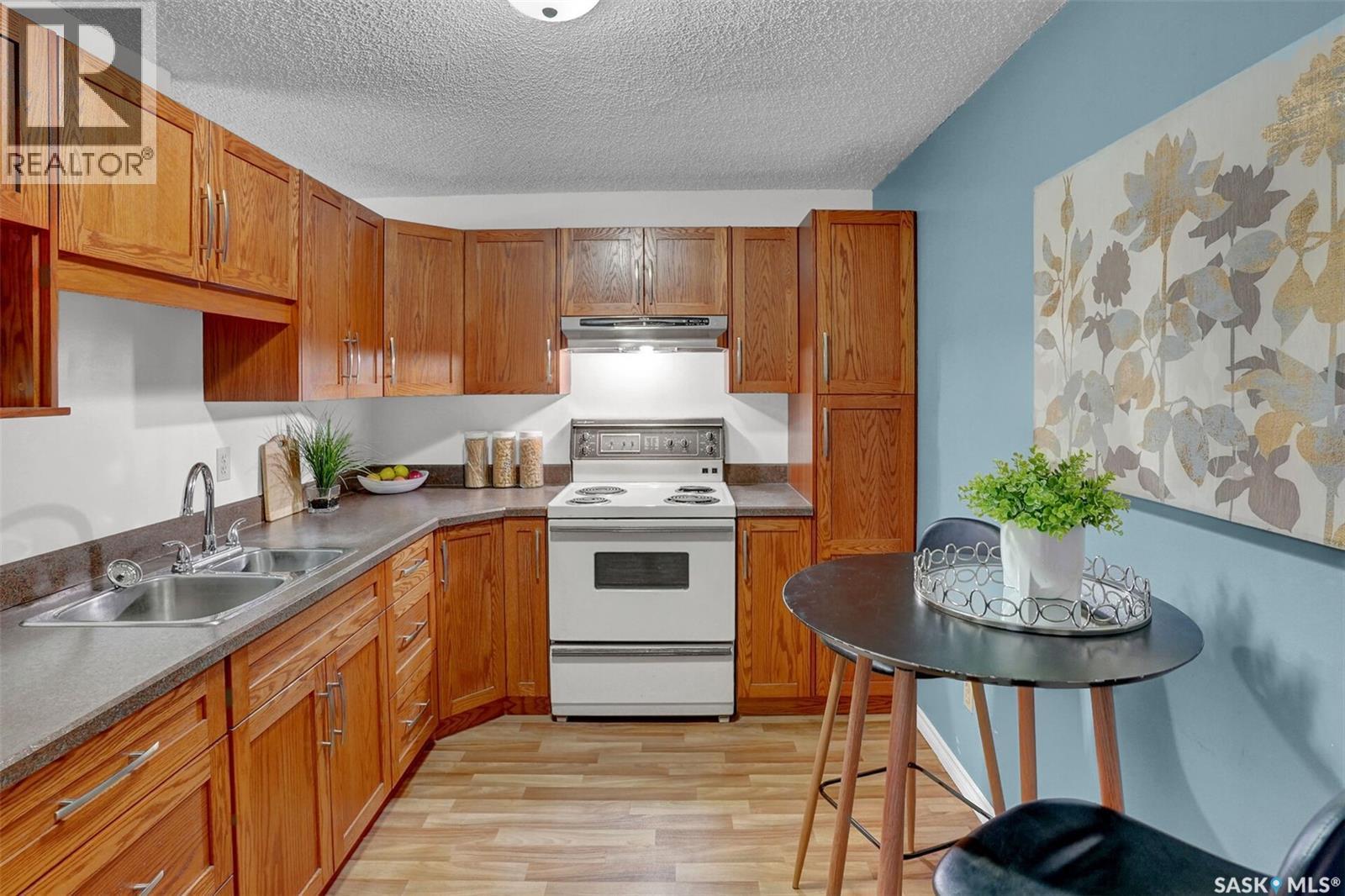 402 2125 Osler Street, Regina, SK - Indoor Photo Showing Kitchen With Double Sink